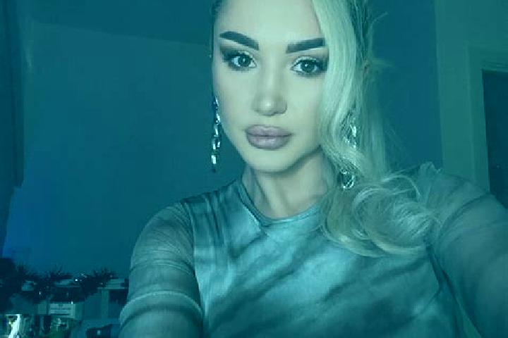 Harper, 25, a auburn amber-eyed slavic companion based in Qingtangpu. Offering GFE, Dinner Date, Party Girl, BDSM. Available for incall and outcall, day and ...