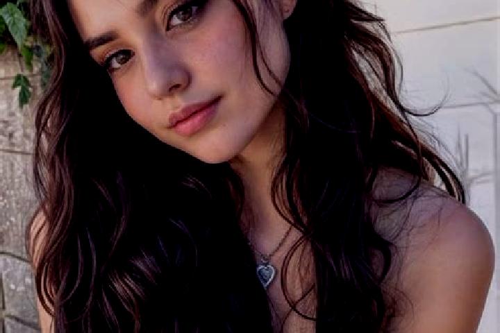 Harper, 25, a black hazel-eyed caucasian companion based in Gurbanesti. Offering Dinner Date, Deep French Kissing, GFE, Roleplay, Tantra. Available for incal...