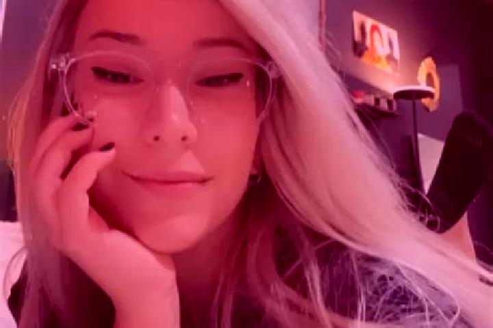 Harper, 25, a blonde grey-eyed indian companion based in Loma de San Francisco. Offering GFE, 69, Fetish, Couples. Available for incall and outcall, day and ...