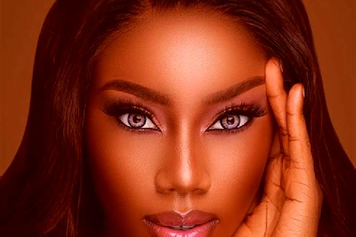 Harper, 26, a chestnut blue-eyed ebony companion based in Buxy. Offering Domination, Deep French Kissing, GFE. Available for incall and outcall, overnight bo...