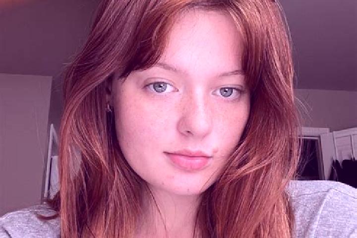 Harper, 27, a red grey-eyed latina companion based in Muntenii de Sus. Offering Fetish, Roleplay, A-Level. Available for incall and outcall, overnight bookin...