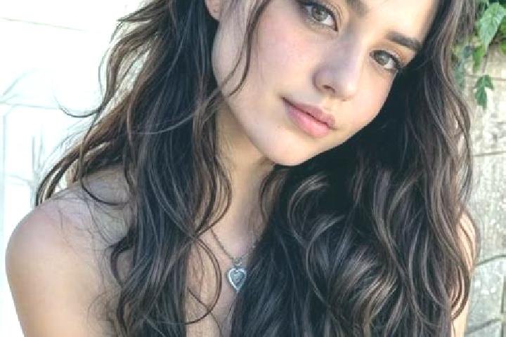 Harper, 28, a auburn hazel-eyed mixed companion based in Yanmen. Offering Dinner Date, Couples, Fetish. Available for incall and outcall, day and evening dates.