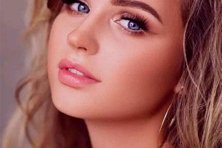 Harper, 28, a dark blonde blue-eyed mediterranean companion based in Colibita. Offering Overnight, Tantra, Dinner Date, Striptease, Girlfriend Experience. Av...