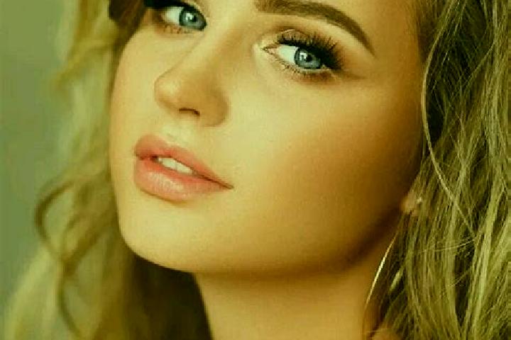 Harper, 28, a dark blonde blue-eyed mediterranean companion based in Villerable. Offering BDSM, Striptease. Available for incall and outcall, overnight booki...