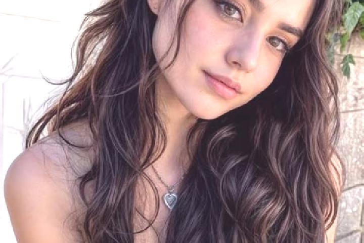 Harper, 29, a auburn hazel-eyed middle eastern companion based in Santiago Capitiro. Offering CIM, Roleplay, Striptease, Tantra. Available for incall and out...