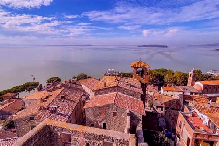 Harper, 29, a blonde brown-eyed european companion based in Passignano sul Trasimeno. Offering CIM, Massage, Travel Companion, Dinner Date. Available for inc...