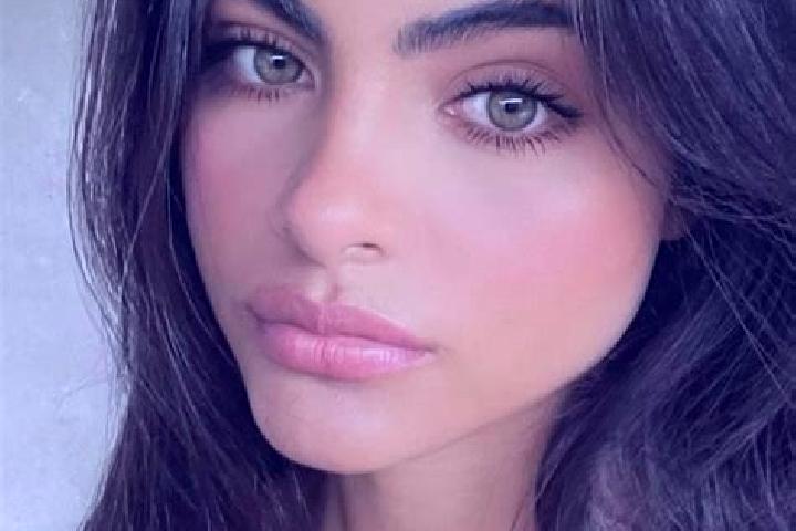Harper, 29, a brunette green-eyed middle eastern companion based in Dry Drayton. Offering Couples, Deep French Kissing, BDSM, Erotic Massage, CIM. Available ...