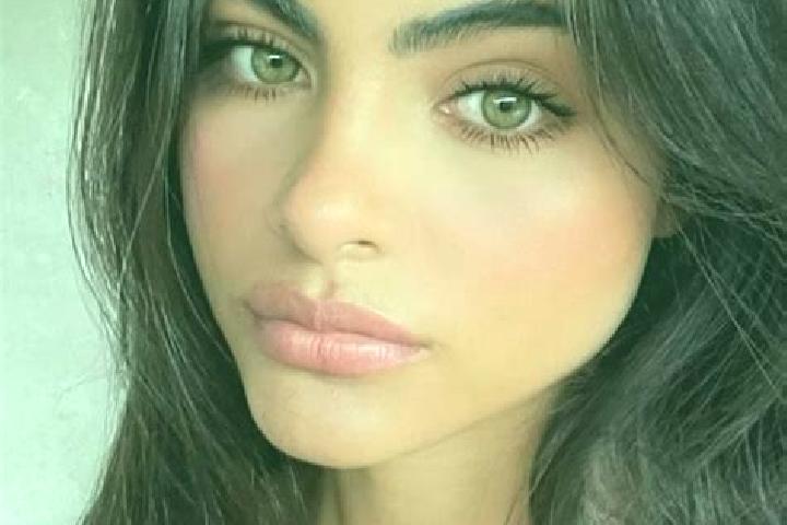 Harper, 30, a brunette grey-eyed indian companion based in Driemanspolder. Offering Massage, Erotic Massage, Duos. Available for incall and outcall, day and ...