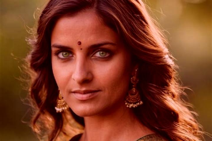 Harper, 30, a red green-eyed indian companion based in Niakpalilie. Offering A-Level, Travel Companion, Prostate Massage, 69, Striptease. Available for incal...