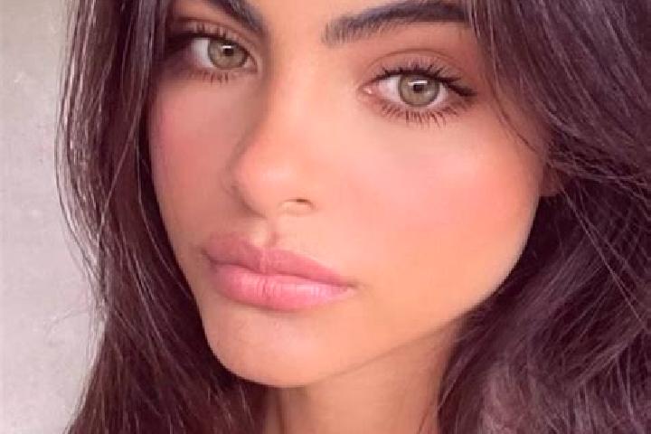 Harper, 31, a brunette brown-eyed indian companion based in Alleshausen. Offering Erotic Massage, Massage, Fetish. Available for incall and outcall, overnigh...