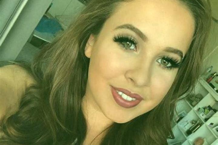 Harper, 32, a auburn amber-eyed mediterranean companion based in Kamenicky. Offering Prostate Massage, Couples, Deep French Kissing, Girlfriend Experience. A...