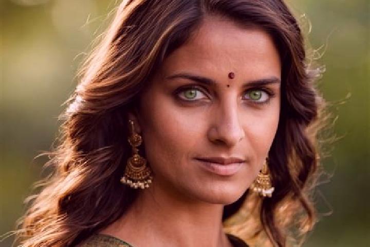 Harper, 33, a brunette green-eyed indian companion based in Tinos. Offering Fetish, Girlfriend Experience, OWO, Tantra. Available for incall and outcall, day...