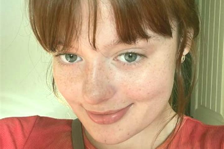 Harper, 33, a red grey-eyed mixed companion based in Bauvin. Offering A-Level, CIM, Roleplay, Fetish. Available for incall and outcall, day and evening dates.