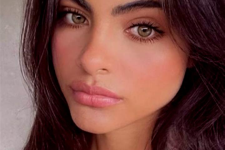 Harper, 36, a brunette hazel-eyed middle eastern companion based in Trebra. Offering Striptease, Dinner Date, Overnight, Tantra, Party Girl. Available for in...