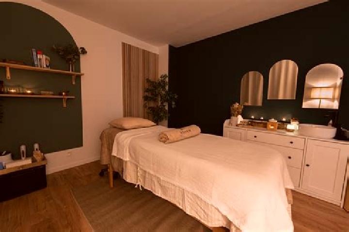 Harper, 37, a auburn dark-eyed slavic companion based in Grez-en-Bouere. Offering Couples, Erotic Massage, Domination. Available for incall and outcall, day ...