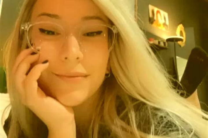 Harper, 37, a platinum blonde amber-eyed mixed companion based in La Paz de Ordaz. Offering A-Level, Girlfriend Experience, Erotic Massage. Available for inc...