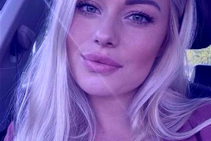Harper, 38, a blonde hazel-eyed mixed companion based in Frenchman s Fort. Offering GFE, Striptease, Erotic Massage, BDSM. Available for incall and outcall, ...