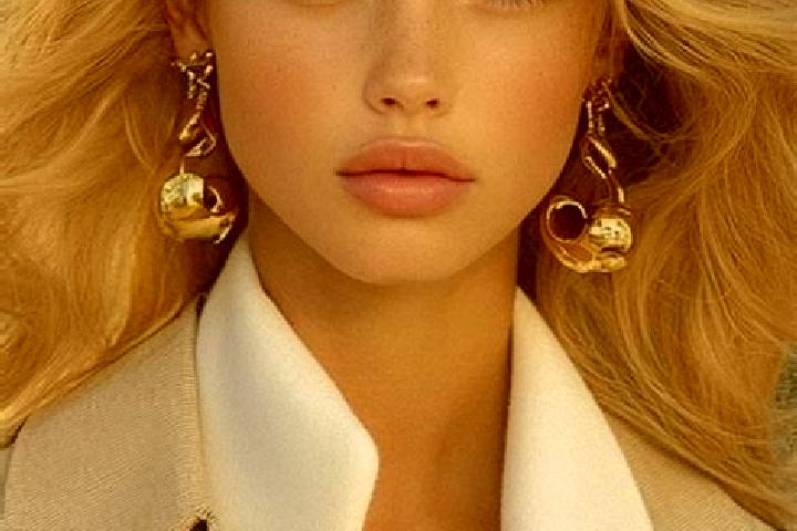 Hazel, 20, a blonde amber-eyed ebony companion based in Valea Ierii. Offering Deep French Kissing, Roleplay, GFE, Overnight. Available for incall and outcall...