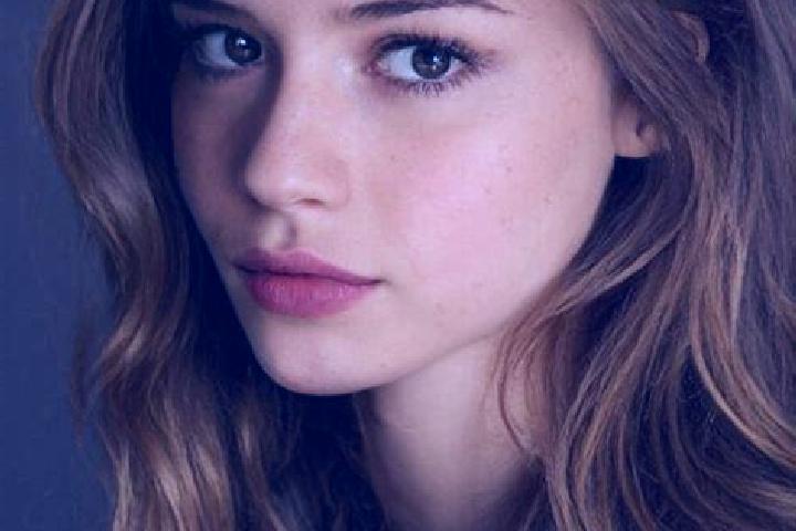 Hazel, 20, a chestnut blue-eyed latina companion based in Polatli. Offering A-Level, Dinner Date, CIM. Available for incall and outcall, day and evening dates.