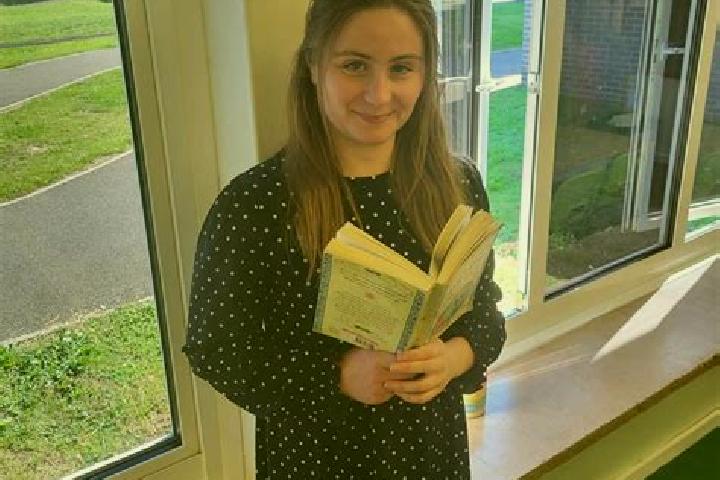 Hazel, 20 — Escort in Leavesden Green, United Kingdom