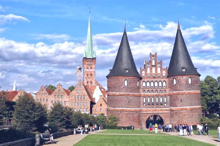 Hazel, 20 — Escort in Lubeck, United States