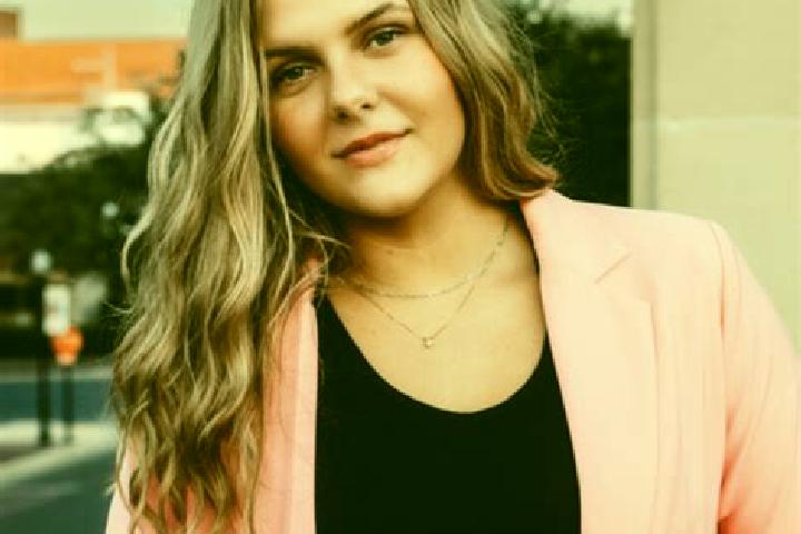 Hazel, 20 — Escort in Mallory, United States