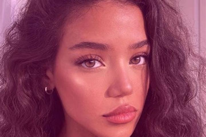 Hazel, 21, a black brown-eyed ebony companion based in Comana de Sus. Offering CIM, Couples, Overnight. Available for incall and outcall, overnight bookings ...
