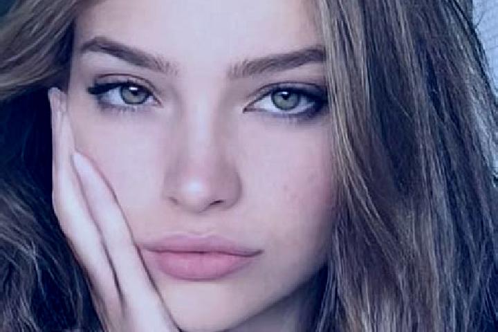 Hazel, 21, a blonde hazel-eyed mixed companion based in Mairena del Aljarafe. Offering Dinner Date, Roleplay, BDSM, Massage, GFE. Available for incall and ou...