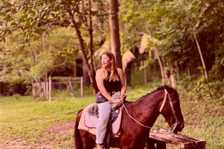Hazel, 21 — Escort in Taguing, Philippines