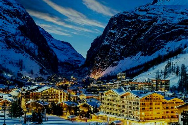 Hazel, 21 — Escort in Val-d Isere, France