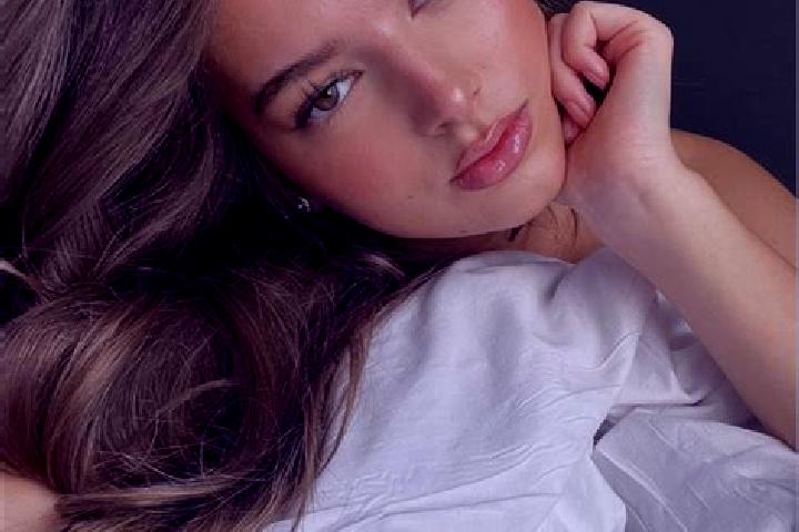Hazel, 22, a chestnut amber-eyed latina companion based in Chinameca. Offering Tantra, Deep French Kissing, Massage. Available for incall and outcall, overni...