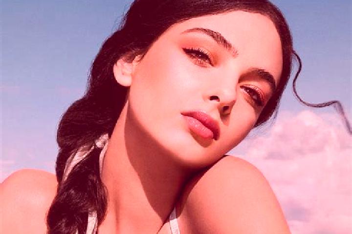Hazel, 22 — Escort in Blue Quill, Canada