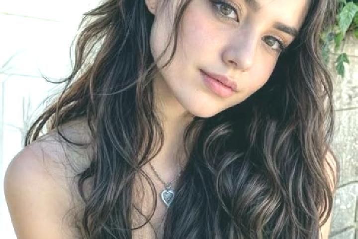 Hazel, 23, a auburn amber-eyed caribbean companion based in Regoledo. Offering A-Level, Couples, GFE. Available for incall and outcall, day and evening dates.