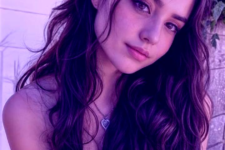 Hazel, 23, a red hazel-eyed latina companion based in Chervone. Offering Domination, Duos, A-Level. Available for incall and outcall, day and evening dates.
