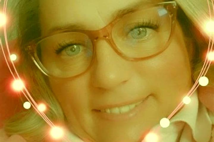 Hazel, 23 — Escort in Sacquenville, France