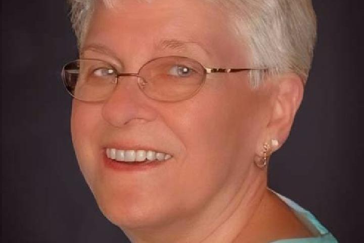 Hazel, 24 — Escort in Dechene, Canada
