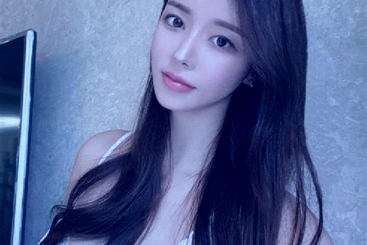 Hazel, 24 — Escort in Saginli, Turkey