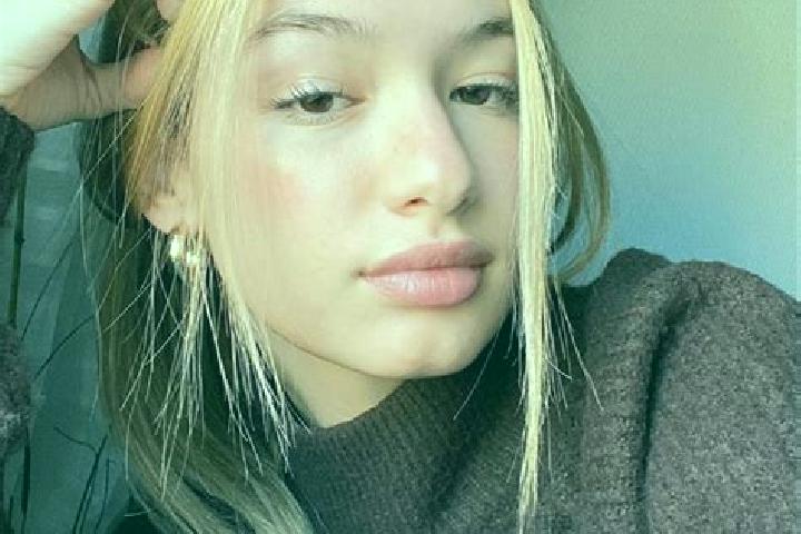 Hazel, 25, a blonde brown-eyed middle eastern companion based in Chumaky. Offering Prostate Massage, 69, Duos, GFE. Available for incall and outcall, overnig...