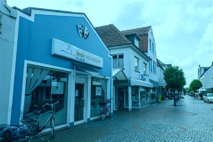 Hazel, 25 — Escort in Brake (Unterweser), Germany