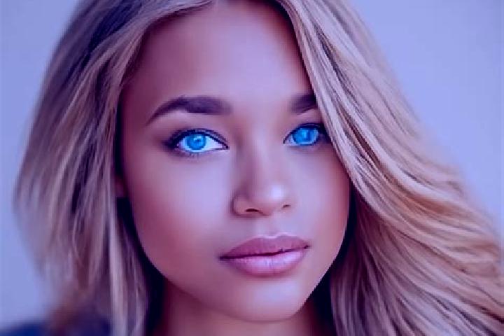 Hazel, 26, a blonde blue-eyed latina companion based in Fizankoro. Offering GFE, Duos, Roleplay. Available for incall and outcall, day and evening dates.