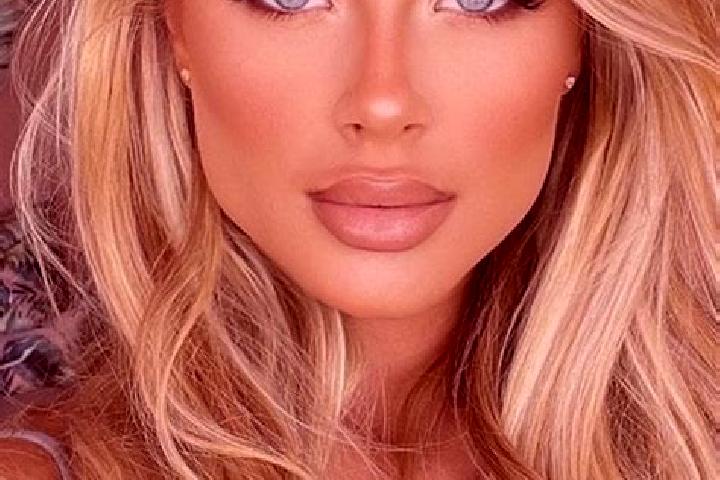 Hazel, 26, a blonde hazel-eyed latina companion based in Leleasca. Offering Fetish, Roleplay, Party Girl. Available for incall and outcall, overnight booking...