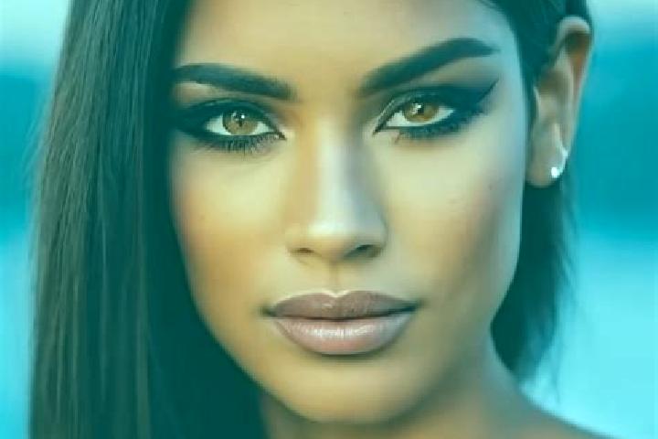 Hazel, 26, a red green-eyed latina companion based in Zizur Mayor. Offering A-Level, Domination, Overnight, OWO, GFE. Available for incall and outcall, day a...