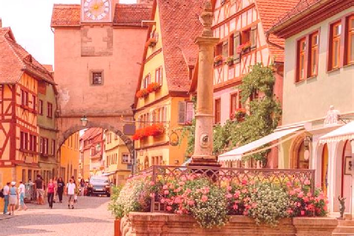 Hazel, 26 — Escort in Barenbach, Germany