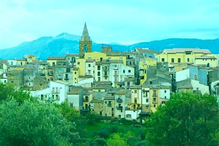 Hazel, 26 — Escort in Castelbuono, Italy