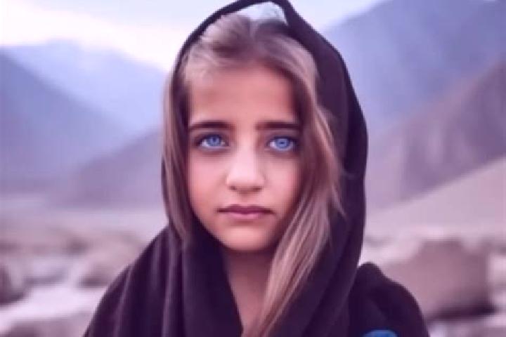 Hazel, 27, a blonde amber-eyed middle eastern companion based in Knutby. Offering OWO, A-Level, Travel Companion. Available for incall and outcall, day and e...
