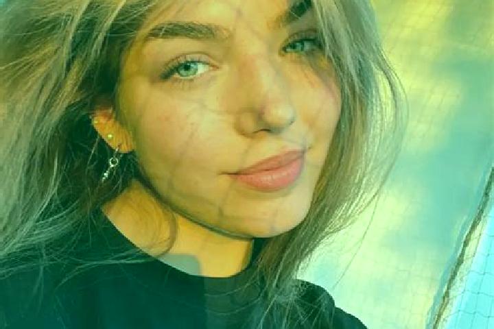 Hazel, 27 — Escort in Fibis, Romania