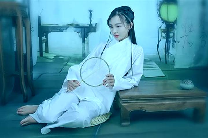 Hazel, 27 — Escort in Zhongyi, China