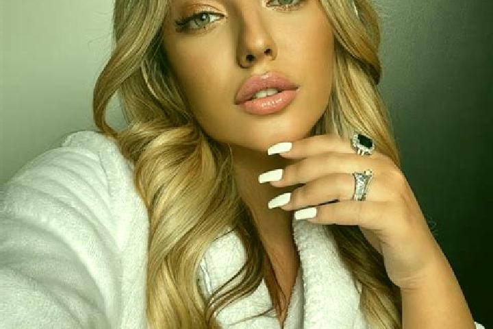 Hazel, 28, a blonde grey-eyed latina companion based in Alicik. Offering Dinner Date, Duos, Couples. Available for incall and outcall, day and evening dates.
