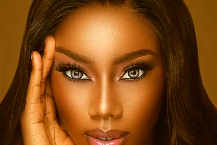 Hazel, 28, a chestnut blue-eyed ebony companion based in Marki. Offering Tantra, Striptease, GFE. Available for incall and outcall, day and evening dates.