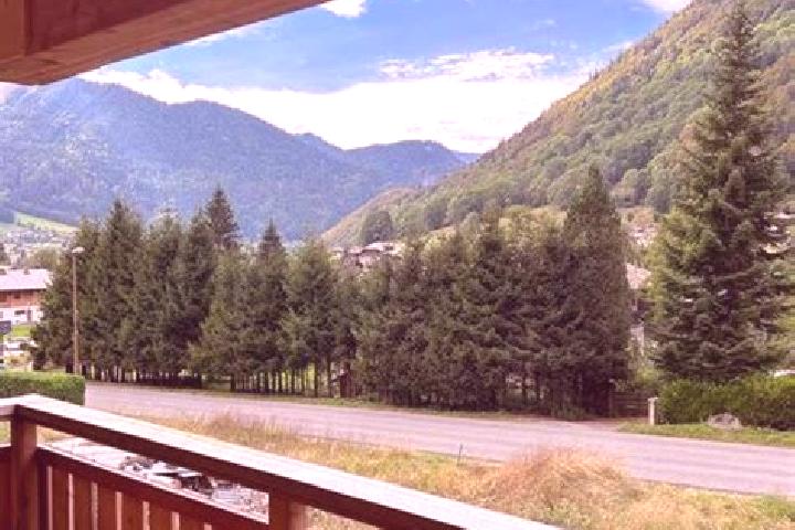 Hazel, 28 — Escort in Montriond, France